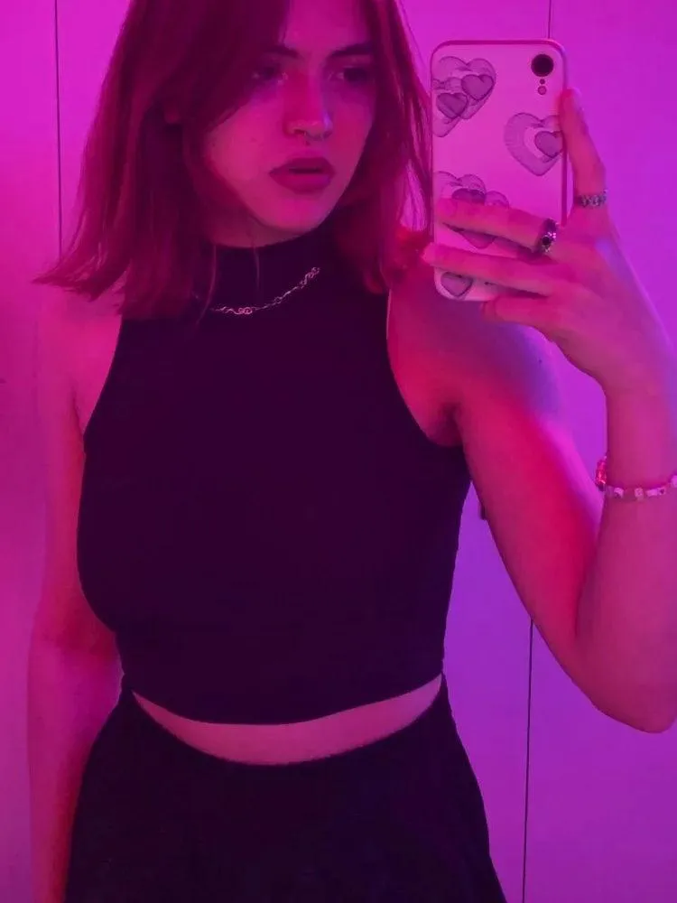 Chic Sleeveless Crop Top: Summer Essential with High Stretch Fabric - Stylish Elegance for Every Occasion