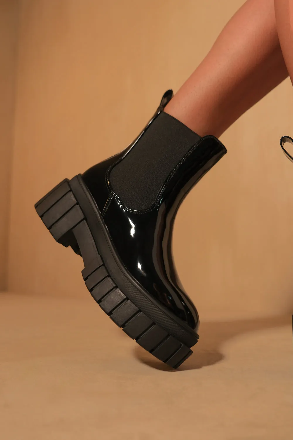 KINSLEY CHUNKY CHELSEA ANKLE BOOT IN BLACK PATENT