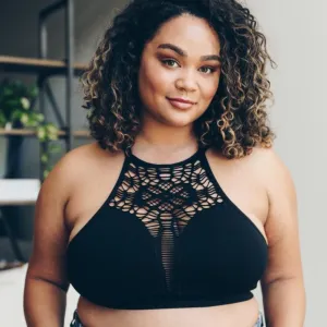 Plus Size Floral Cutout Seamless Crop Top for Curvy Women, Heat Stamped Care Label