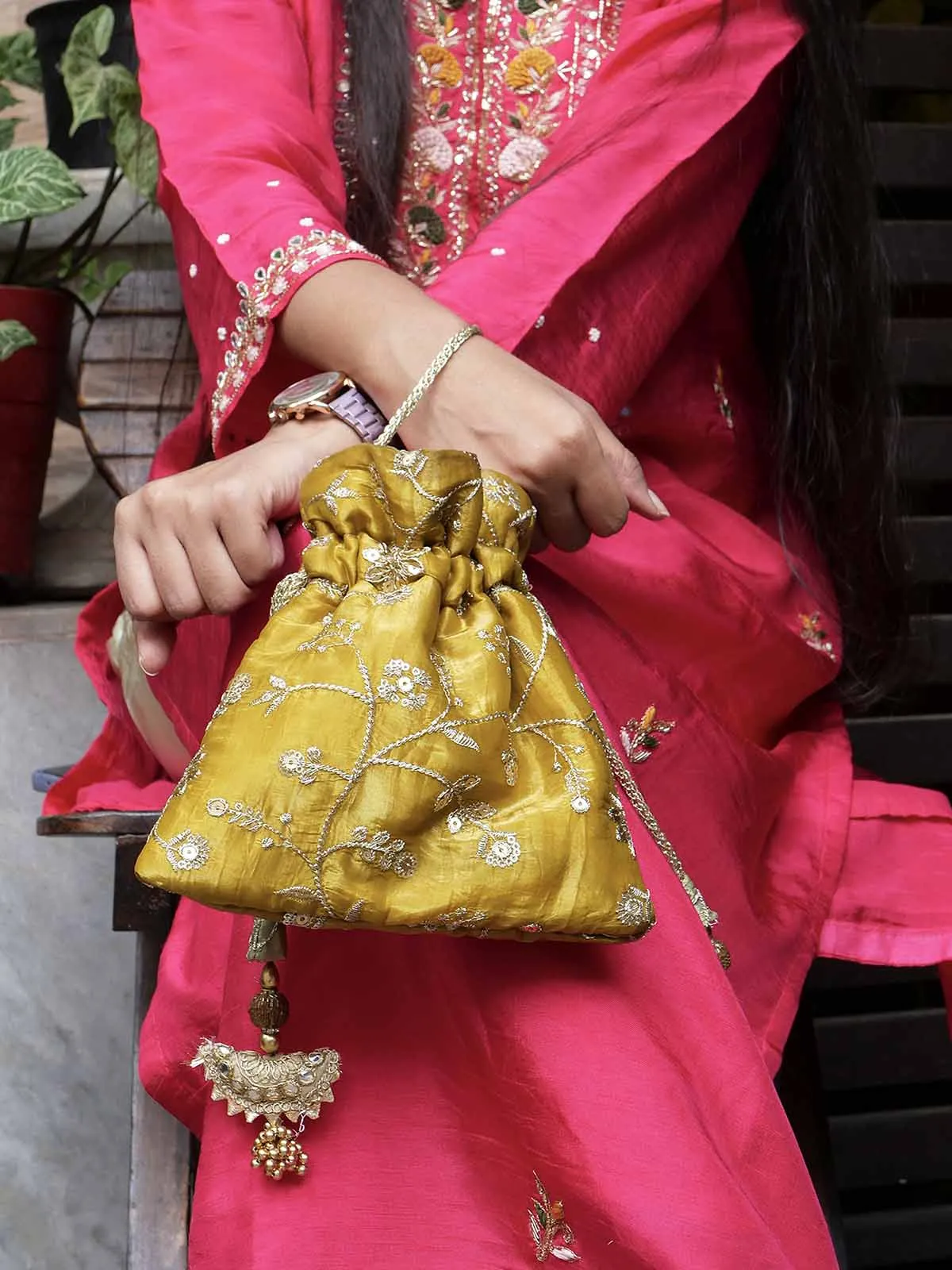 Tiara Potli