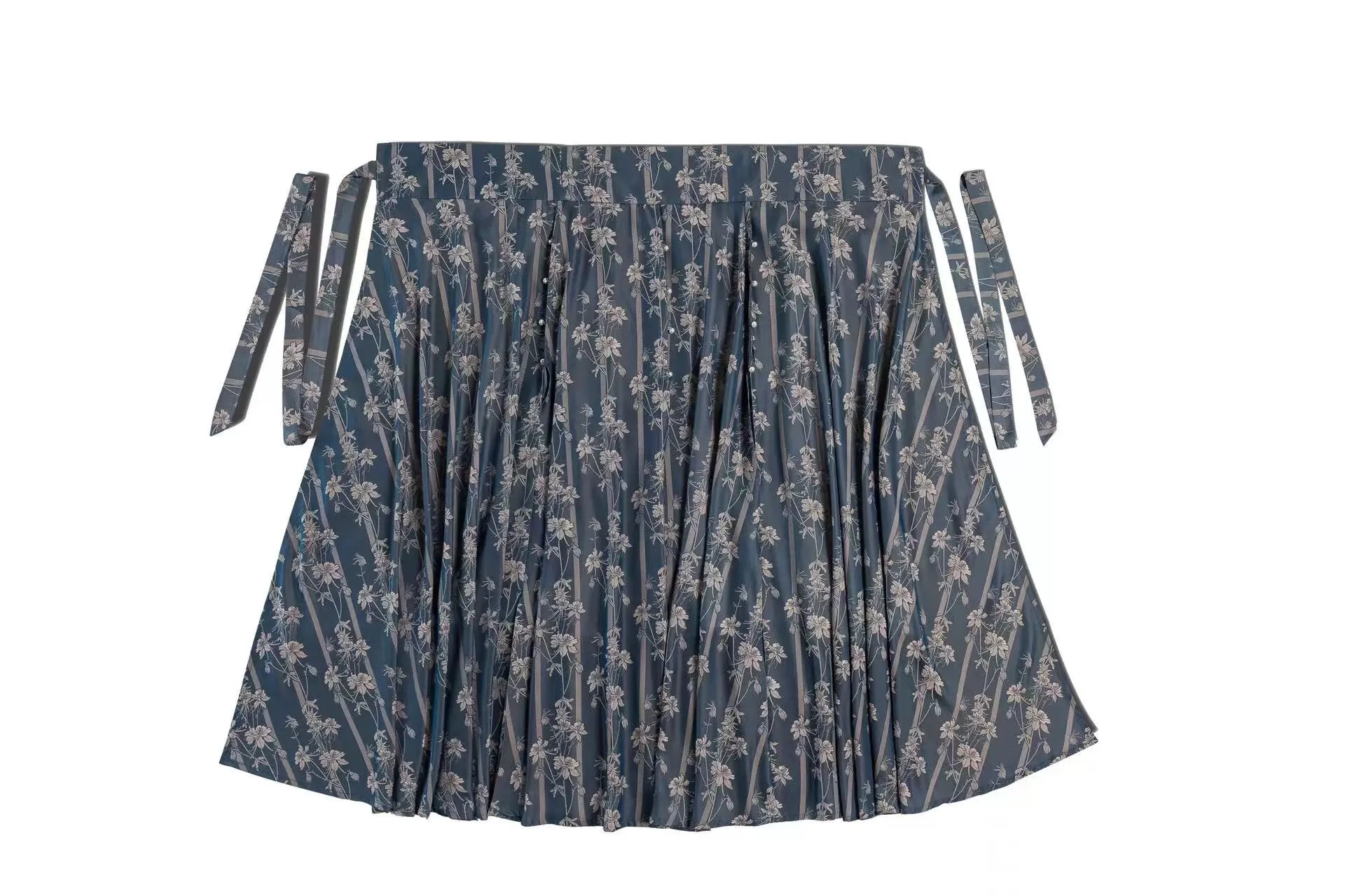 Xuqu 序曲 Modernized Song Dynasty Three Panel Skirt Ruqun Set