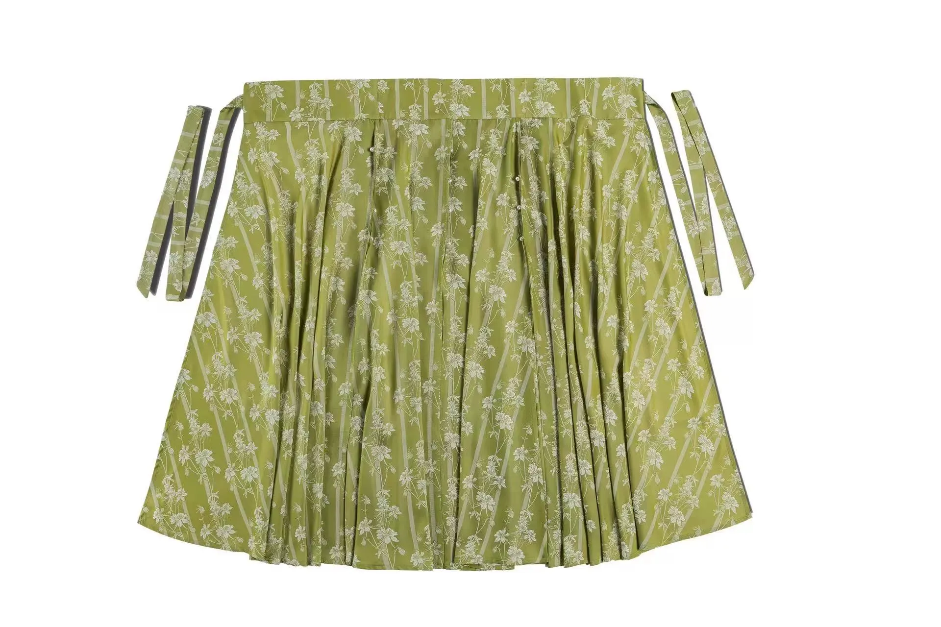 Xuqu 序曲 Modernized Song Dynasty Three Panel Skirt Ruqun Set